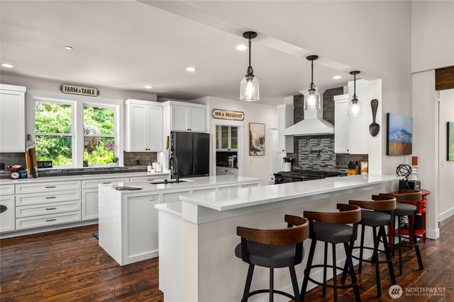 17345 Olympic Pl, Mount Vernon, WA 98274