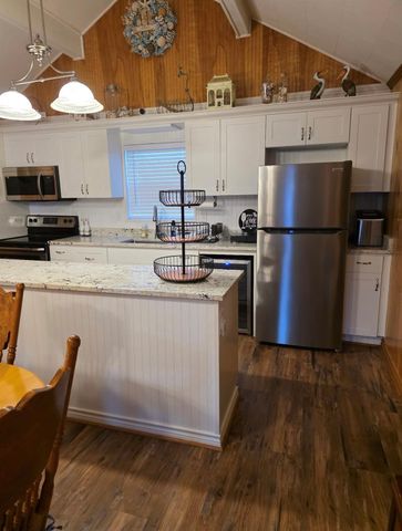 407 Sea Shell Drive, Surfside Beach, TX 77541