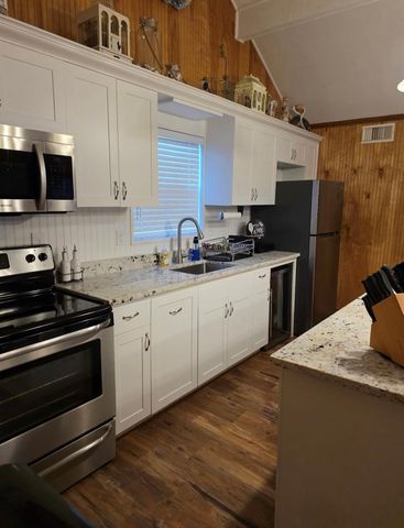 407 Sea Shell Drive, Surfside Beach, TX 77541