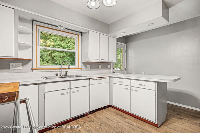 10629 N Royston Road, Grand Ledge, MI 48837