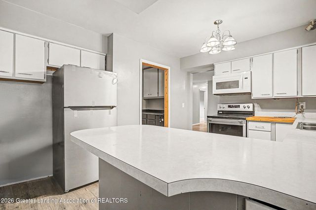 10629 N Royston Road, Grand Ledge, MI 48837