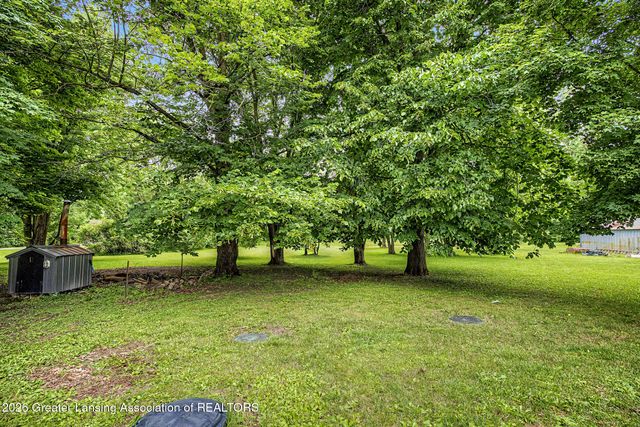 10629 N Royston Road, Grand Ledge, MI 48837