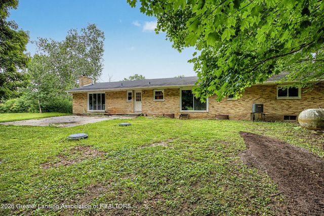 10629 N Royston Road, Grand Ledge, MI 48837