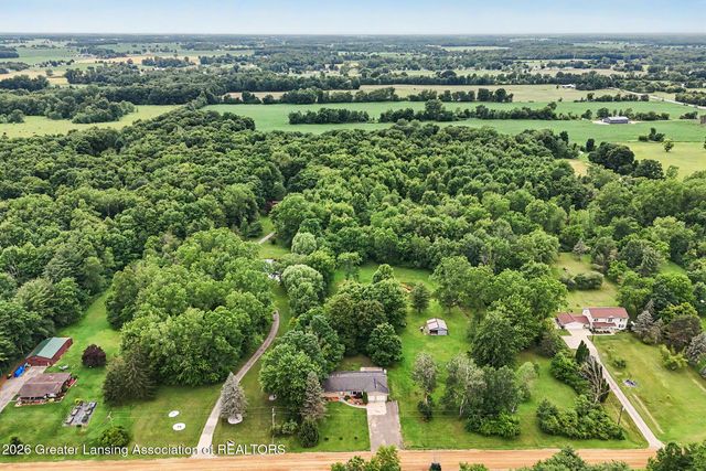 10629 N Royston Road, Grand Ledge, MI 48837