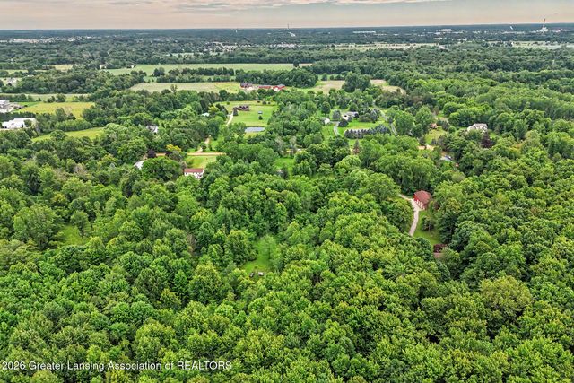 10629 N Royston Road, Grand Ledge, MI 48837