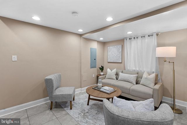 4343 F ST SE, Washington, DC 20019