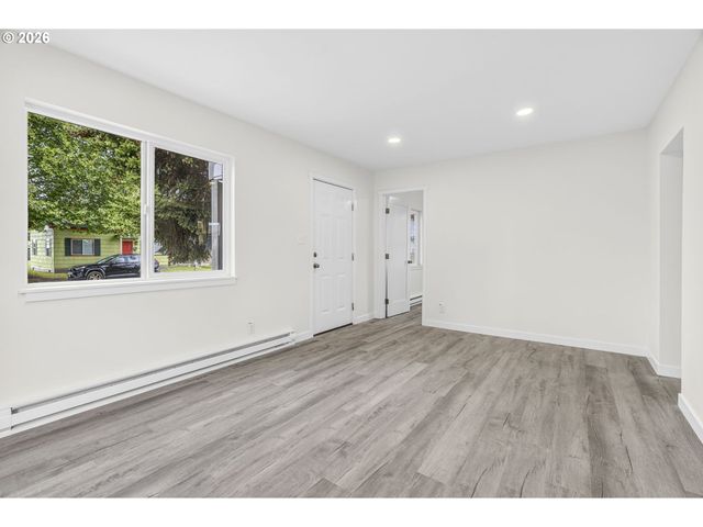 256 28TH Ave, Longview, WA 98632