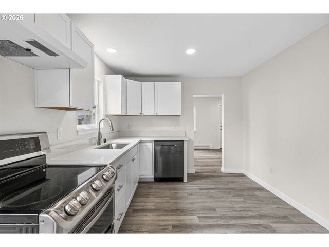 256 28TH Ave, Longview, WA 98632