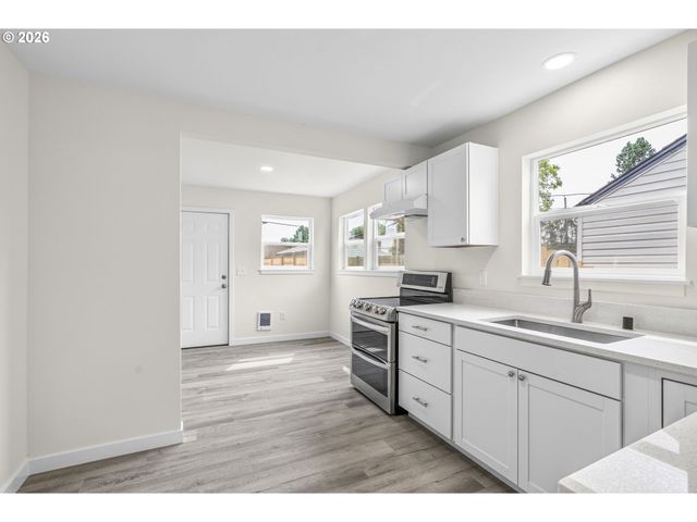 256 28TH Ave, Longview, WA 98632