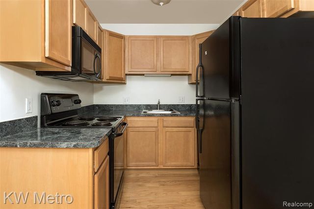 2425 Torquay Avenue 204, Royal Oak, MI 48073