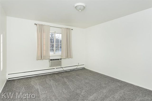 2425 Torquay Avenue 204, Royal Oak, MI 48073
