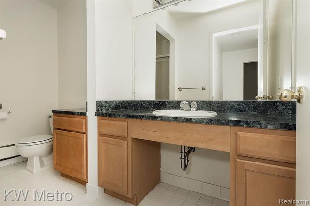 2425 Torquay Avenue 204, Royal Oak, MI 48073
