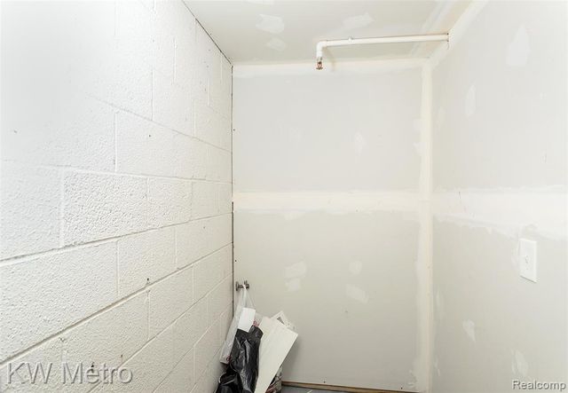 2425 Torquay Avenue 204, Royal Oak, MI 48073