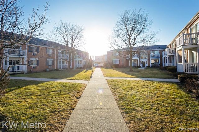 2425 Torquay Avenue 204, Royal Oak, MI 48073