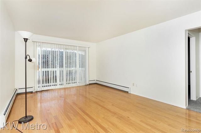2425 Torquay Avenue 204, Royal Oak, MI 48073