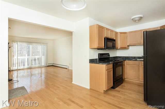 2425 Torquay Avenue 204, Royal Oak, MI 48073