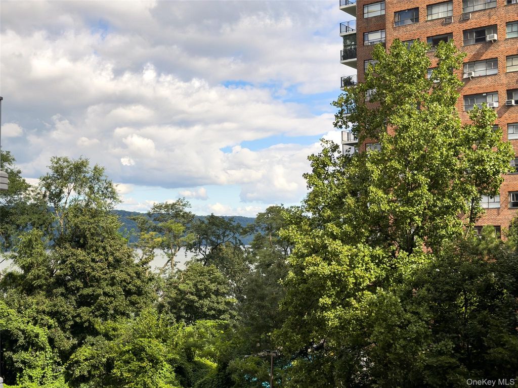 2621 Palisade Avenue 1G, Bronx, NY 10463 — exterior