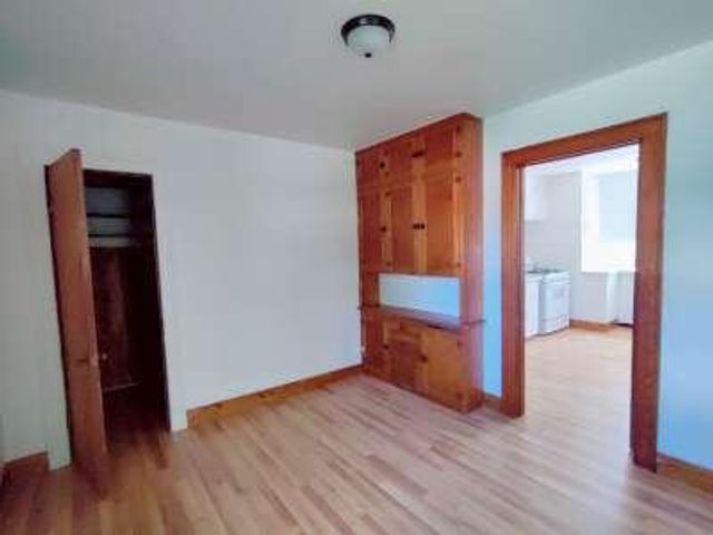 360 W Hume Avenue, Muskegon Heights City, MI 49444