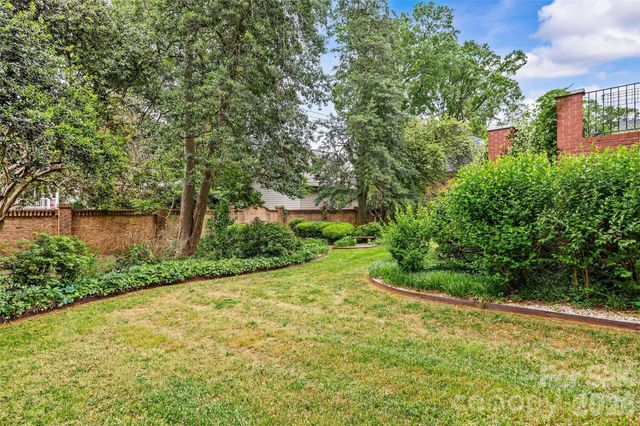 1858 Queens Road W, Charlotte, NC 28207