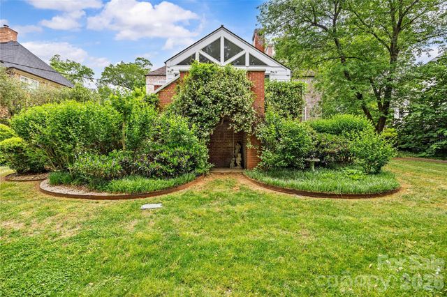 1858 Queens Road W, Charlotte, NC 28207