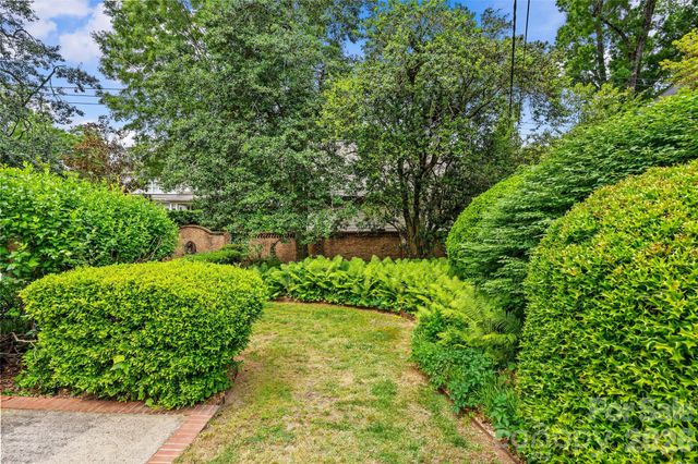 1858 Queens Road W, Charlotte, NC 28207