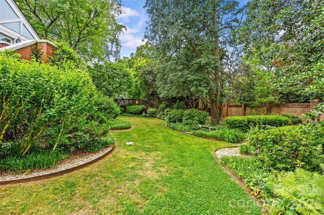 1858 Queens Road W, Charlotte, NC 28207