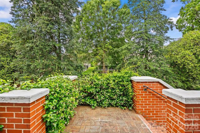 1858 Queens Road W, Charlotte, NC 28207
