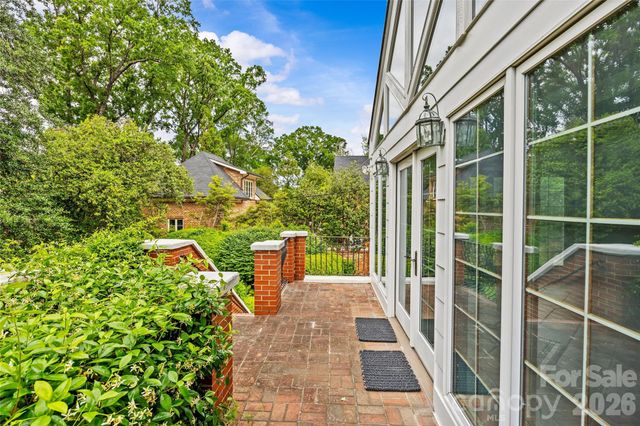 1858 Queens Road W, Charlotte, NC 28207
