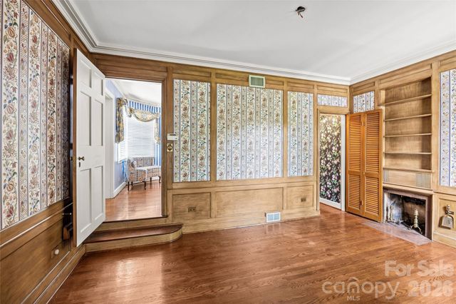 1858 Queens Road W, Charlotte, NC 28207