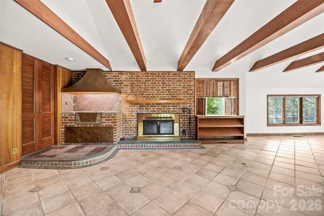 1858 Queens Road W, Charlotte, NC 28207