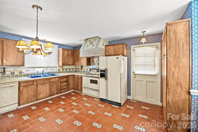 1858 Queens Road W, Charlotte, NC 28207