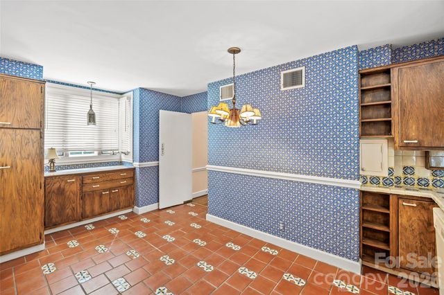 1858 Queens Road W, Charlotte, NC 28207