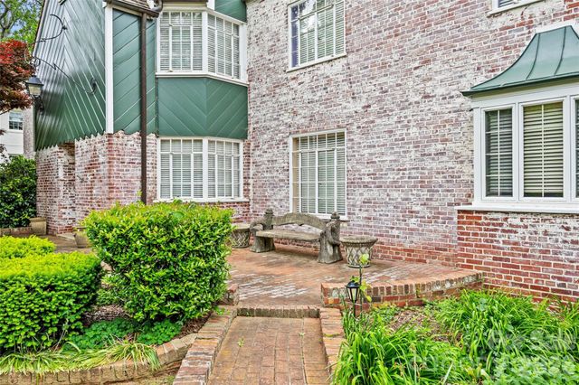 1858 Queens Road W, Charlotte, NC 28207