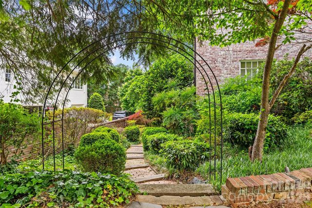 1858 Queens Road W, Charlotte, NC 28207