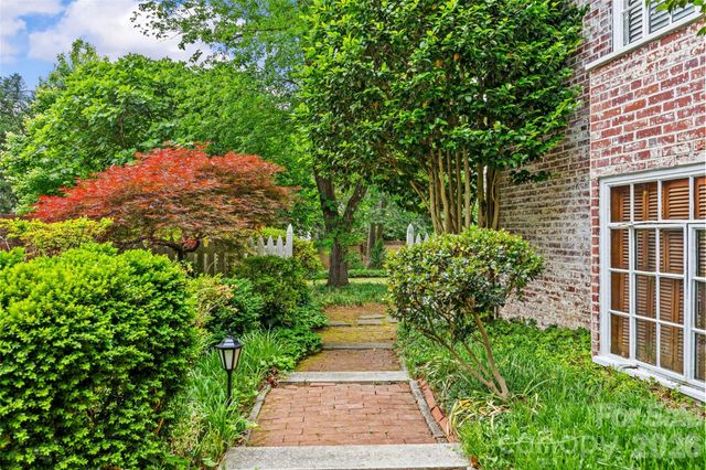 1858 Queens Road W, Charlotte, NC 28207