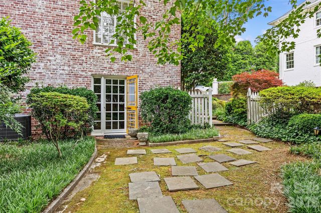 1858 Queens Road W, Charlotte, NC 28207