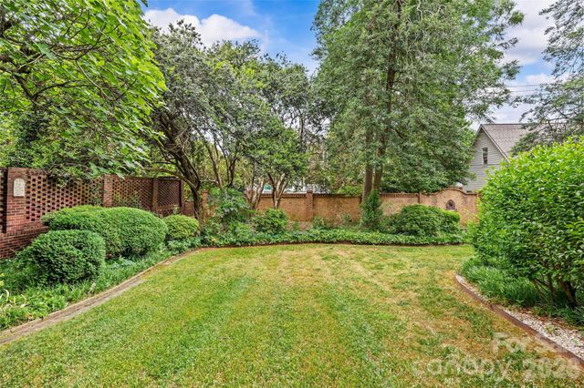 1858 Queens Road W, Charlotte, NC 28207