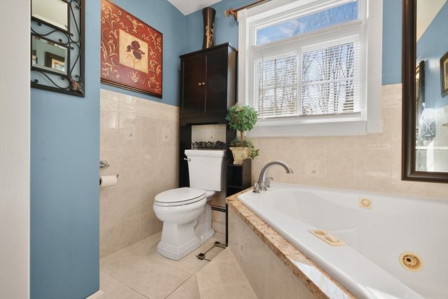 1396 Wilbur Ave, Swansea, MA 02777