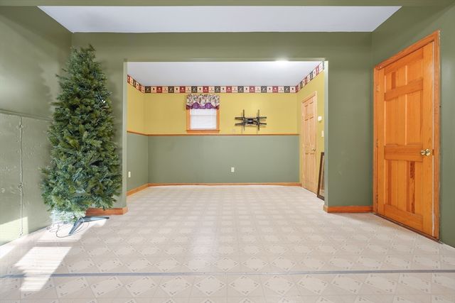 1396 Wilbur Ave, Swansea, MA 02777