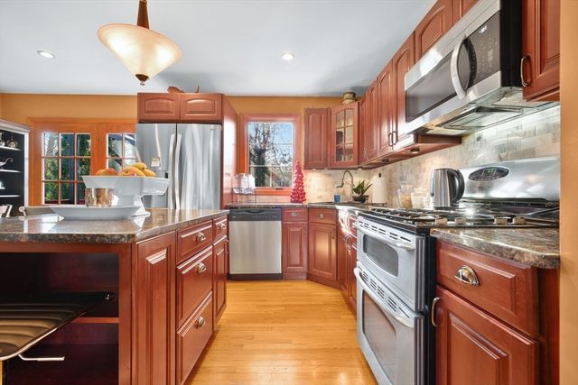 1396 Wilbur Ave, Swansea, MA 02777