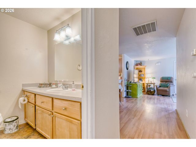 921 Sw NYE Ave, Pendleton, OR 97801