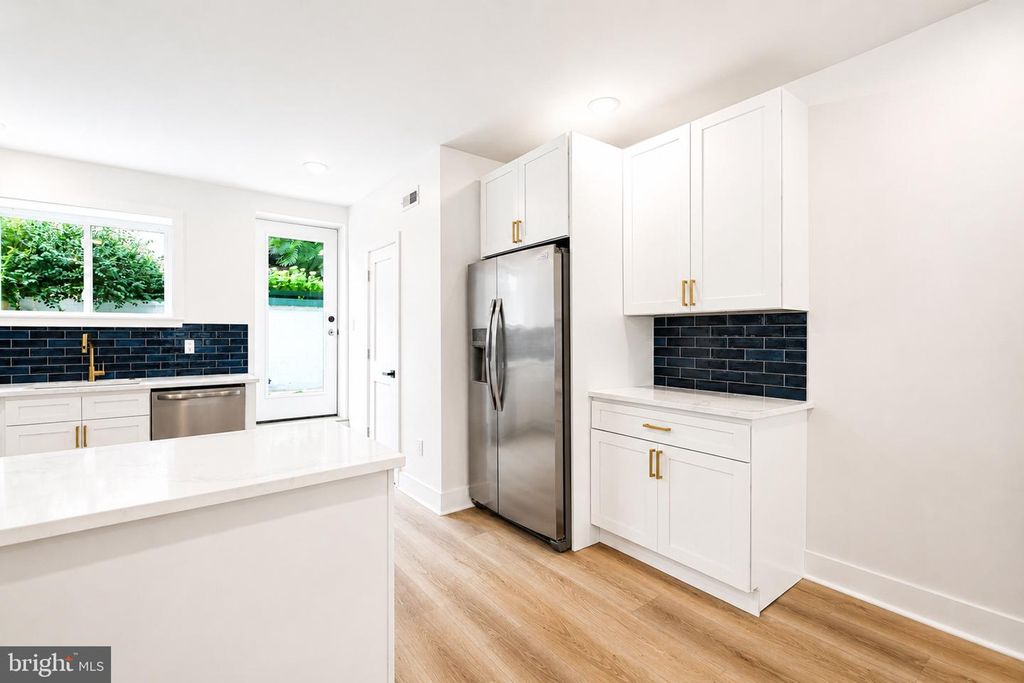 1513 E HEWSON, PHILADELPHIA, PA 19125 — photo 5