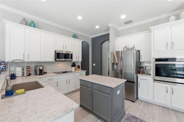11508 OYSTER BAY CIRCLE, New Port Richey, FL 34654