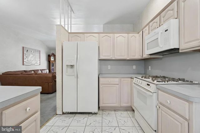29 JOYCE PL, Parlin, NJ 08859