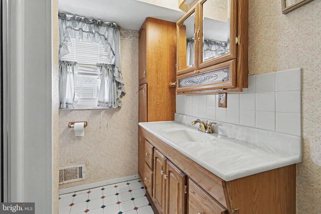 29 JOYCE PL, Parlin, NJ 08859