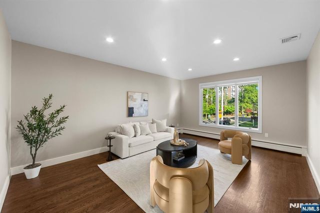 1221 Fairmount Place, Fort Lee, NJ 07024