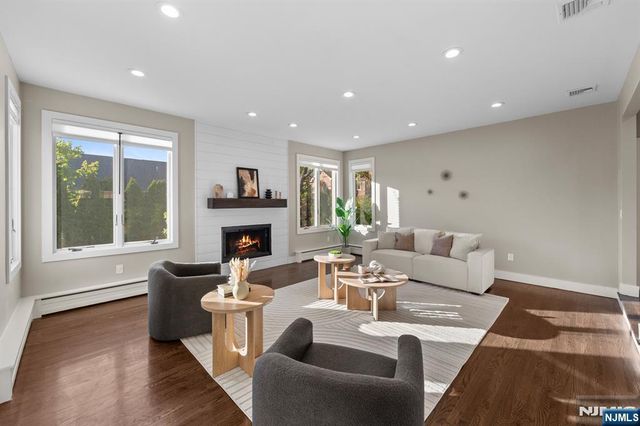 1221 Fairmount Place, Fort Lee, NJ 07024