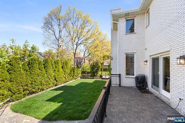 1221 Fairmount Place, Fort Lee, NJ 07024