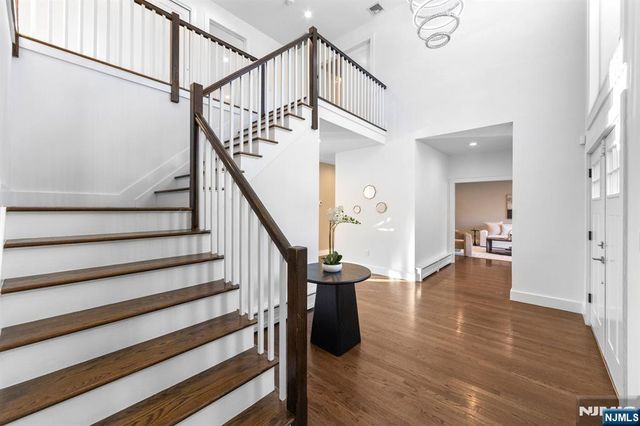 1221 Fairmount Place, Fort Lee, NJ 07024