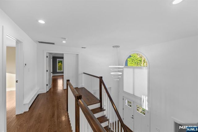 1221 Fairmount Place, Fort Lee, NJ 07024
